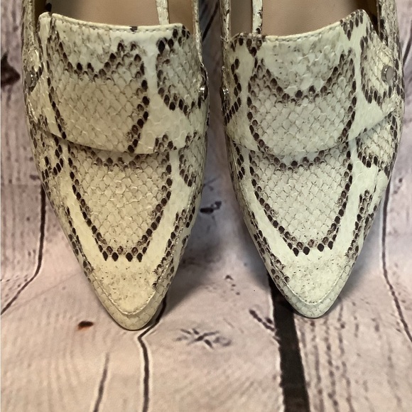 27 edit Women’s animal print slip on leather flat pointe toe loafers size 7.5 m - Picture 9 of 9